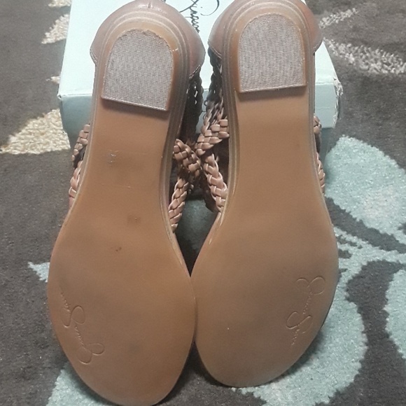 Nude flat sandals with zipper closure in the back - Picture 4 of 5